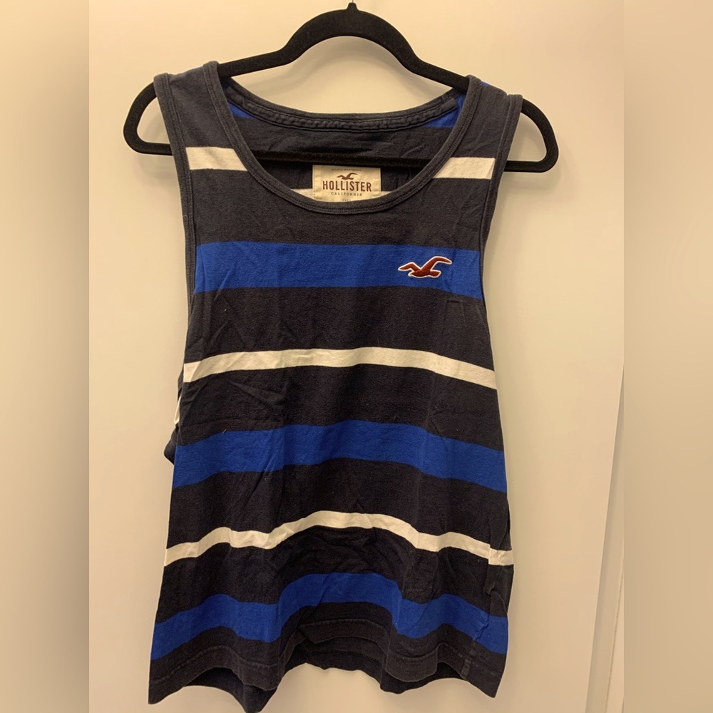 HOLLISTER TANK TOP SIZE LARGE + FREE GIFT INCLUDED